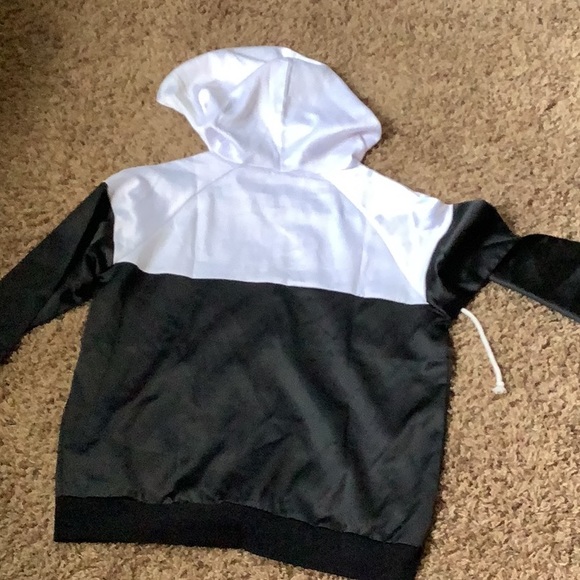 ⬛️UNISEX BLACK AND WHITE HOODIE ⬛️ - Picture 4 of 4